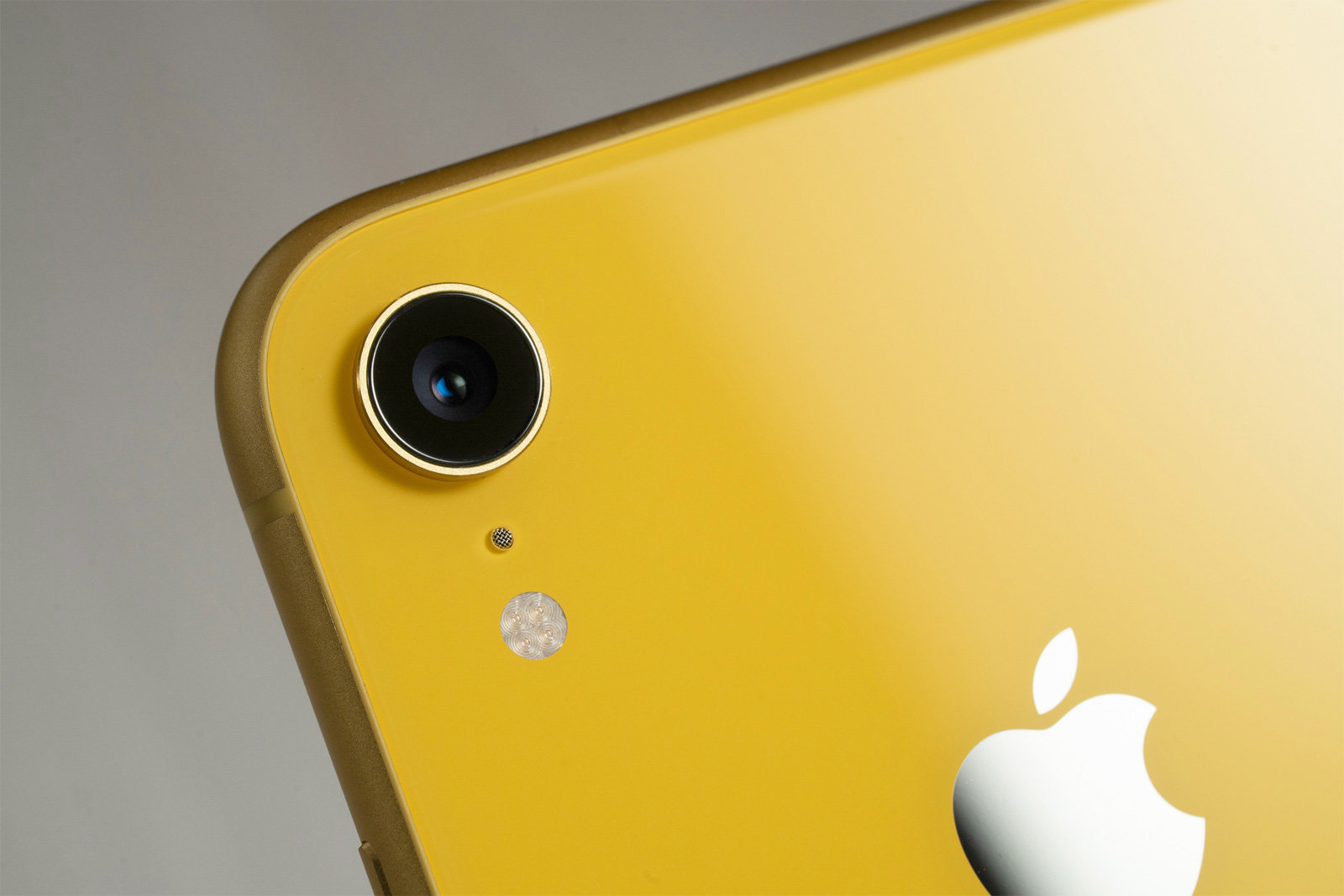 Nearly every top-selling smartphone in 2019 was an iPhone or Galaxy