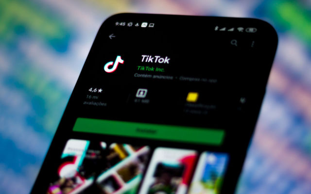 Senators want to ban TikTok from government phones