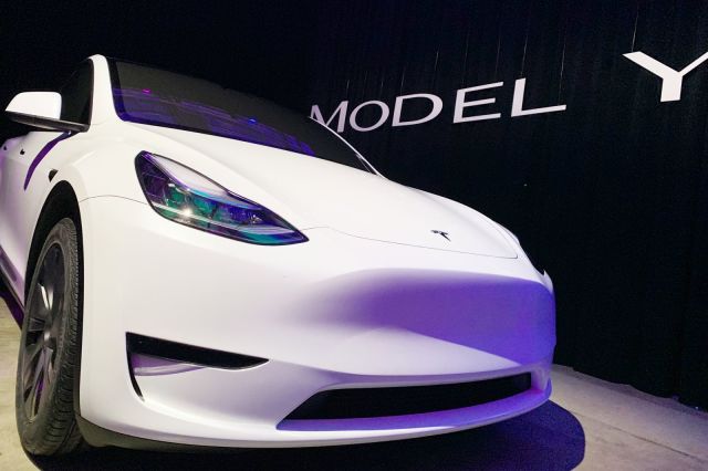 Tesla starts delivering the Model Y