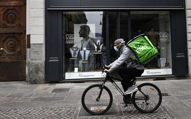 Uber Eats waives delivery fees for over 100,000 independent restaurants