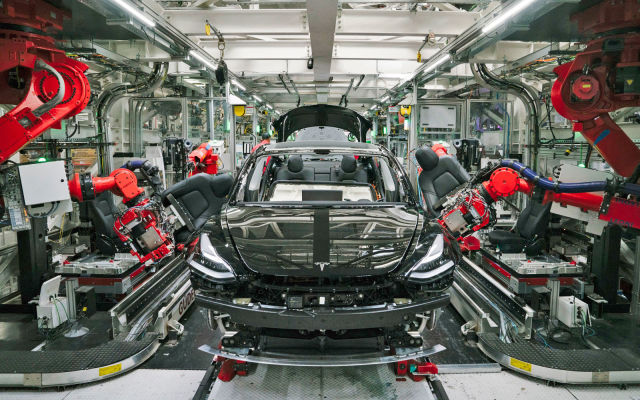 Tesla reportedly orders factory workers to show up despite shelter orders