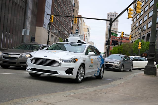 Ford delays self-driving taxis to 2022