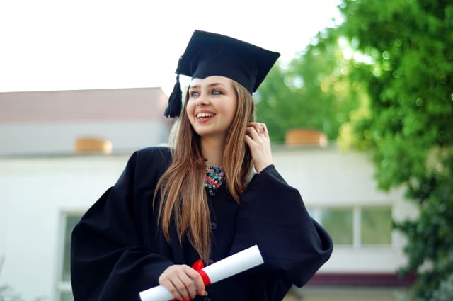 Microsoft offers virtual graduations with up to 20,000 attendees