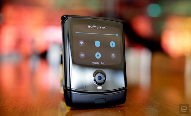 Motorola Razr's Android 10 update makes better use of the outer screen