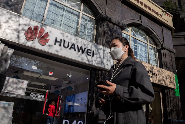 Trump extends telecom order behind Huawei ban until May 2021