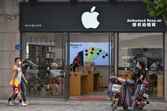 Apple stops updates for thousands of games in China’s App Store